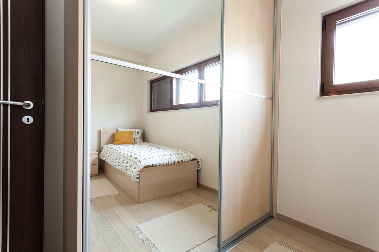 Renata Apartment 2Br, Near Beach Petrcane Buitenkant foto