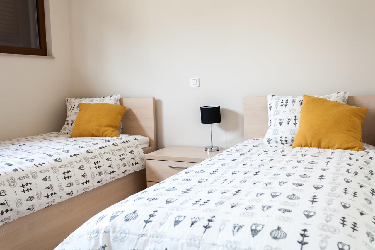 Renata Apartment 2Br, Near Beach Petrcane Buitenkant foto