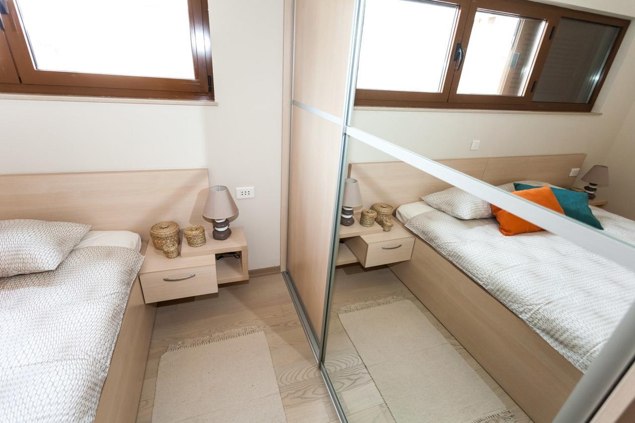 Renata Apartment 2Br, Near Beach Petrcane Buitenkant foto